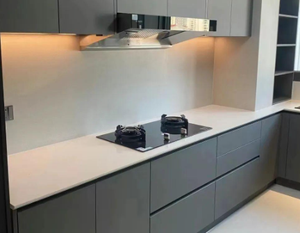 Engineered quartz slabs